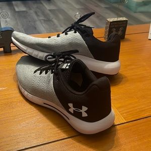 Under Armour Micro G Pursuits, Size 9